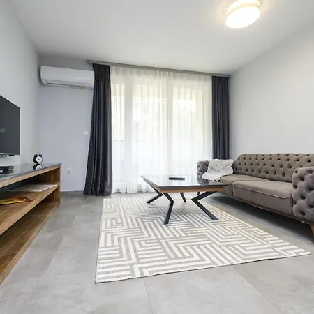 Quiet & Comfy 1br In The Heart Of With Private Balcony Plowdiw