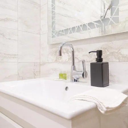 Quiet & Comfy 1br In The Heart Of With Private Balcony Plowdiw