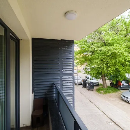 Quiet & Comfy 1br In The Heart Of With Private Balcony Apartmán *