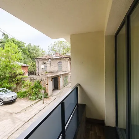 Quiet & Comfy 1br In The Heart Of With Private Balcony Apartmán